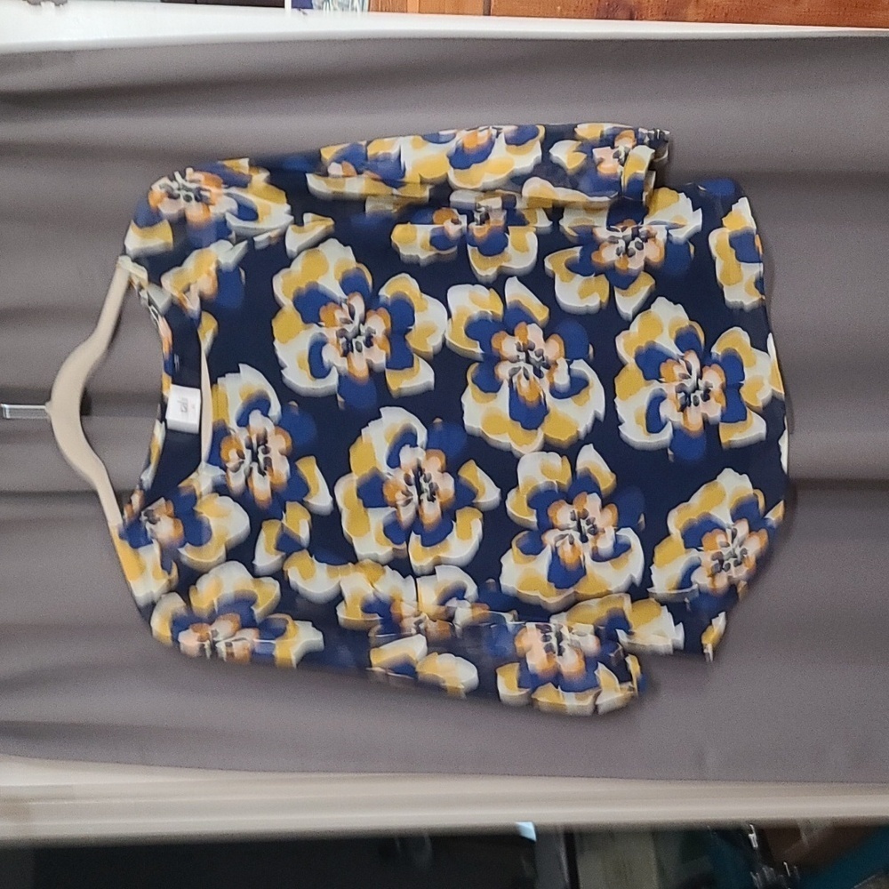 cabi Womens Blouse Navy/Gold Floral Semi-Sheer Sleeves Buttons Sleeves Sz S EUC